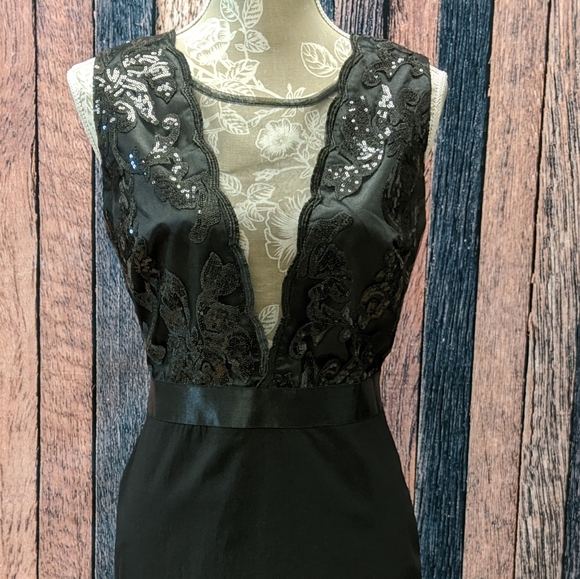 Goddiva London Deep V LBD - Picture 4 of 6